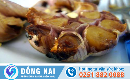 Chữa bệnh trĩ bằng tỏi tươi có tốt không?