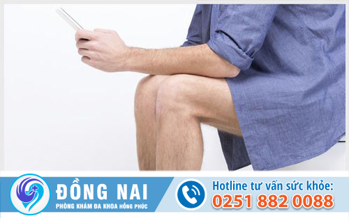 Thói quen ngồi nhiều liên tục vài tiếng đồng hồ khi đi cầu