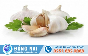 Có thể chữa sùi mào gà tại nhà bằng tỏi được không?