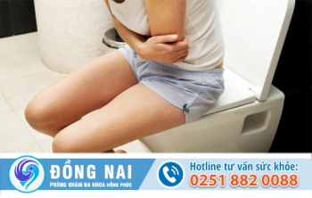 Táo bón nặng gây chảy máu khi đi đại tiện